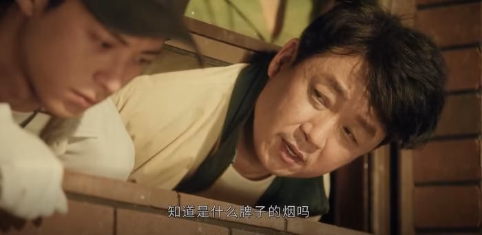 Sự kết nối giữa các vụ án cách nhau gần hai thập kỷ tạo nên mạch truyện lôi cuốn.