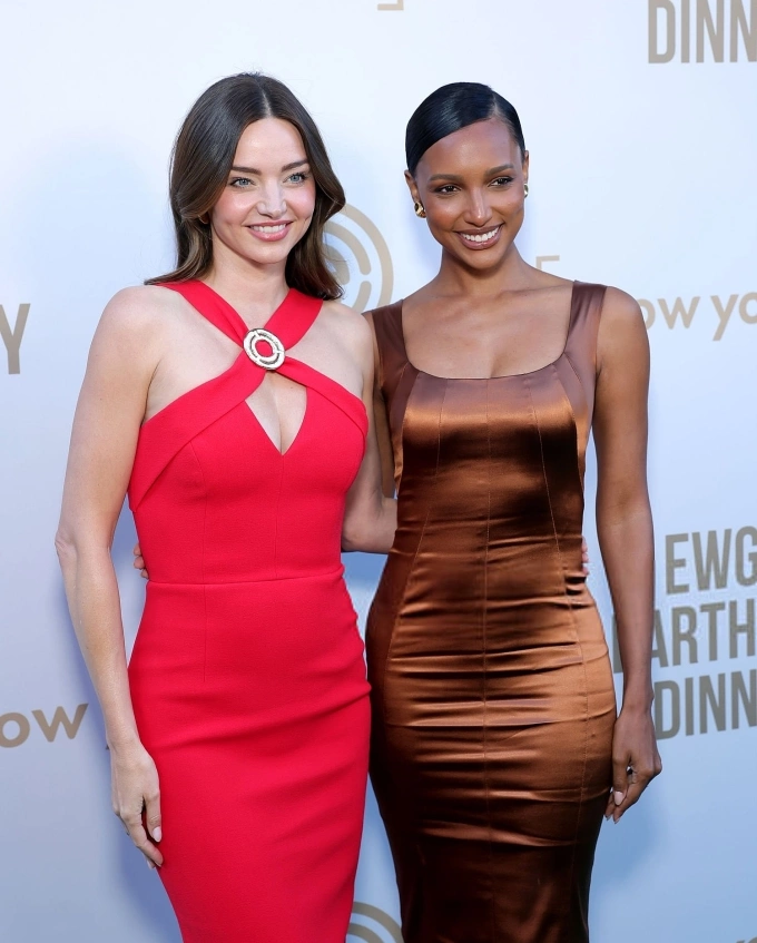Miranda Kerr và Jasmine Tookes tại sự kiện Earth Day Dinner.