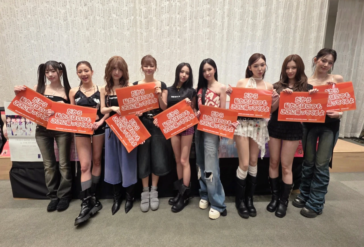 TWICE tiếp tục lập kỉ lục ở năm thứ 11 của sự nghiệp, khẳng định đẳng cấp không thể thay thế