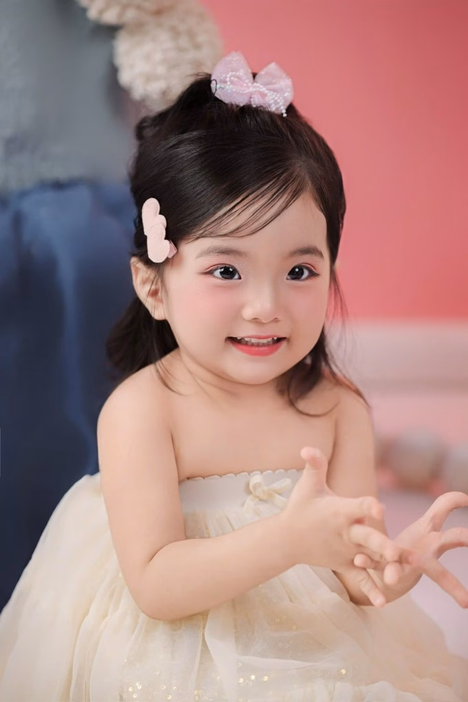 Tăng Thanh Hà gây ấn tượng với phong cách năng động, trẻ trung trong lần xuất hiện mới nhất.