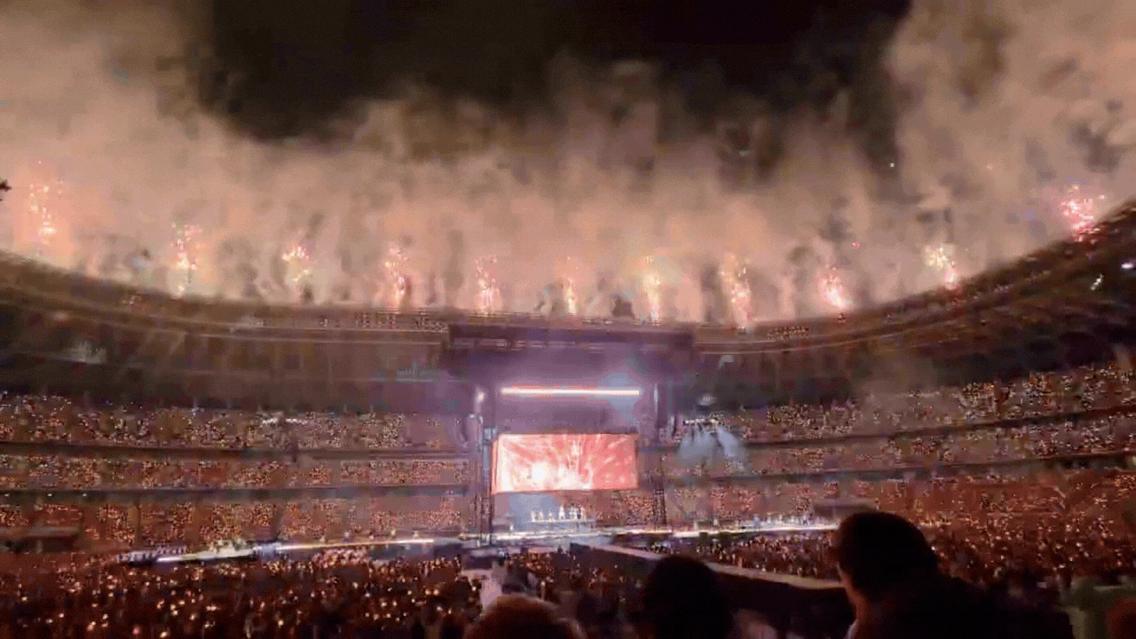 Màn trình diễn bùng nổ của TWICE tại MUFG Stadium