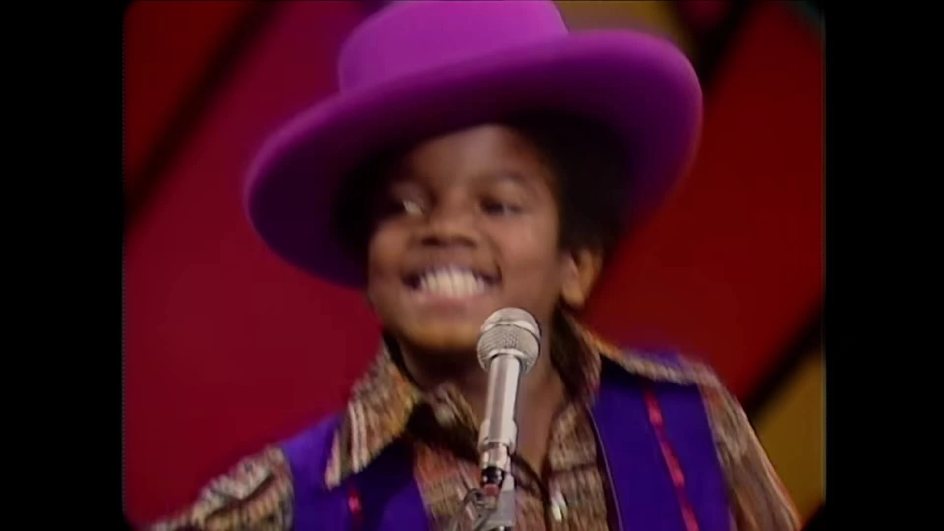 Michael cùng ban nhạc Jackson 5 trong thời kỳ hoàng kim với ca khúc 'I Want You Back' năm 1969.