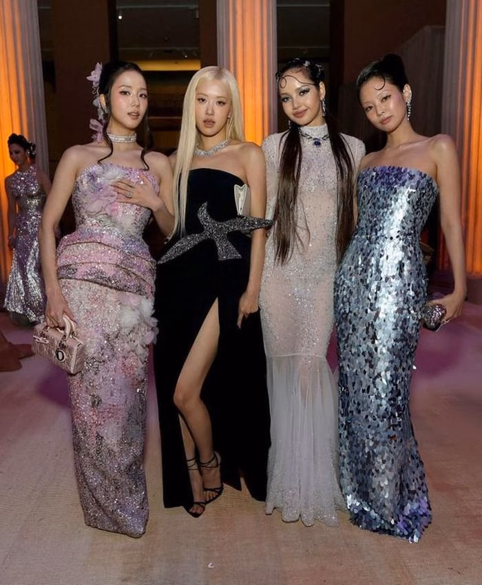 Sự hội ngộ của BLACKPINK tại Met Gala 2026 đánh dấu cột mốc quan trọng trong việc nâng tầm thời trang K-pop trên thế giới.
