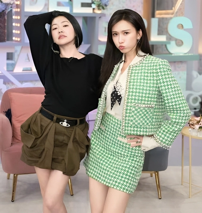 Lâm Chí Linh và Từ Hy Đệ trong buổi trò chuyện về chủ đề gia đình. Ảnh: Weibo