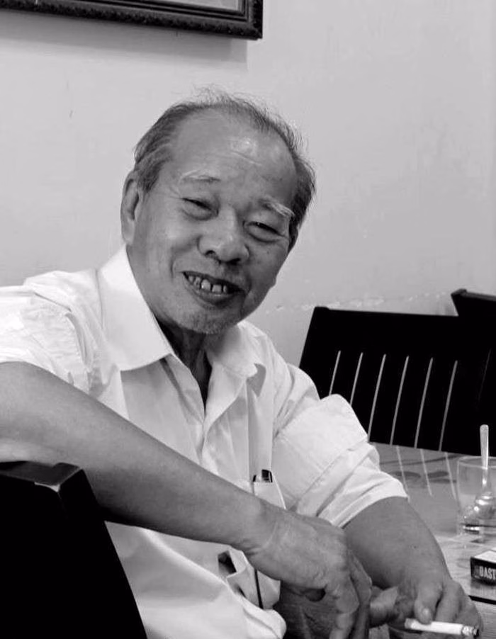 Hình ảnh nhà thơ Phạm Thiên Thư tại tư gia, nơi ông lặng lẽ quan sát thế gian qua những vần thơ. Ảnh tư liệu