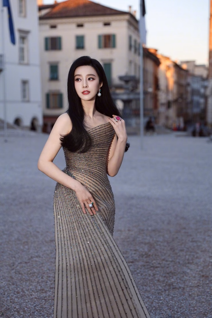 Phong cách glamorous đầy quyền lực của Phạm Băng Băng