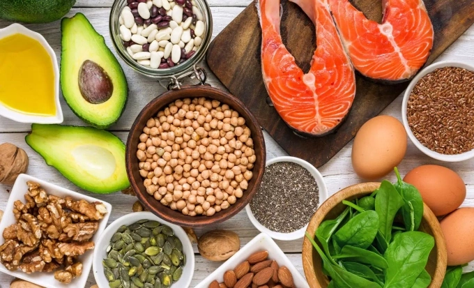 Dinh dưỡng đầy đủ là chìa khóa để tóc giảm gãy rụng và tăng độ bóng